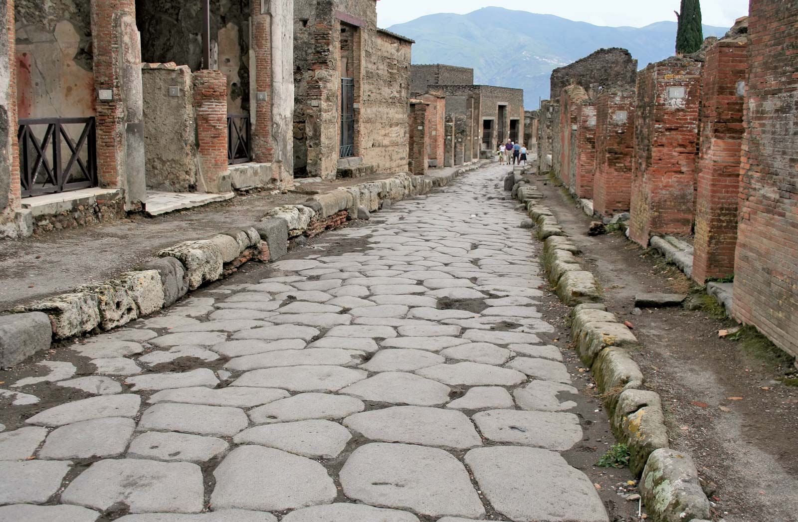 roadway-Pompeii-Italy